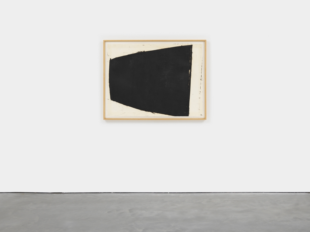 Richard Serra, <i>Curve 2</i>, 1981, Paintstick on paper, 38 1/4 x 50 in. (97.16 x 127 cm)