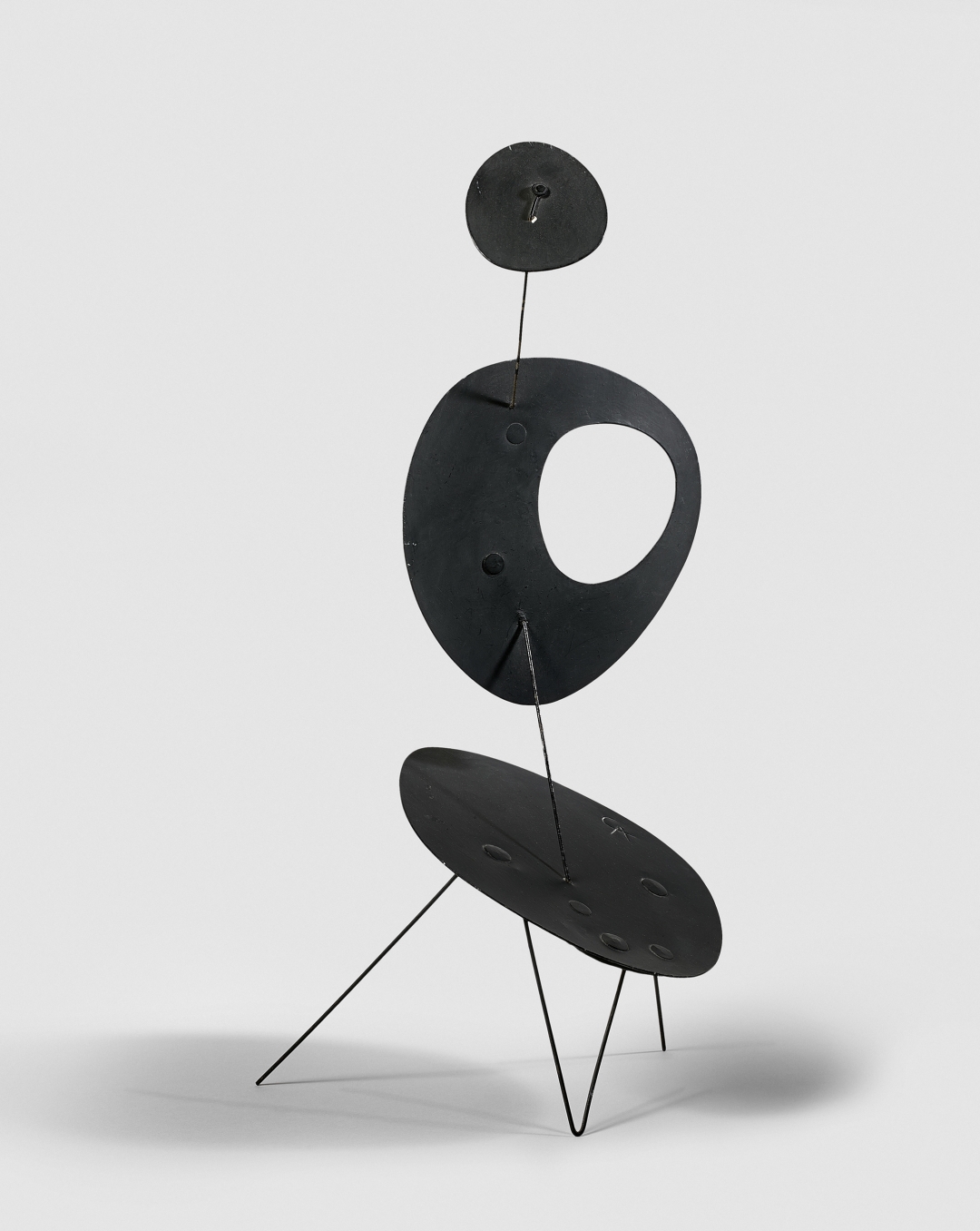 Alexander Calder, <i>Untitled</i>, 1954, Sheet  metal,  wire  and  paint, 17 3/4 x 8 1/4 x 7 1/2 in. (45 x 21 x 19 cm)